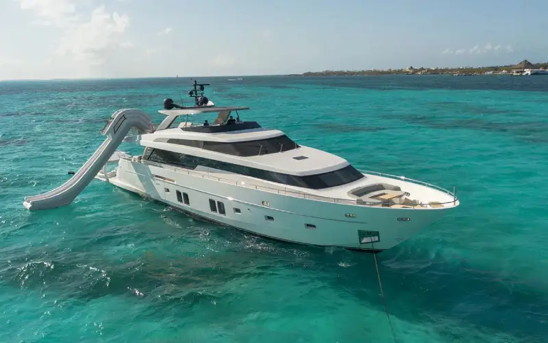 b yate lujo tobogan cancun renta